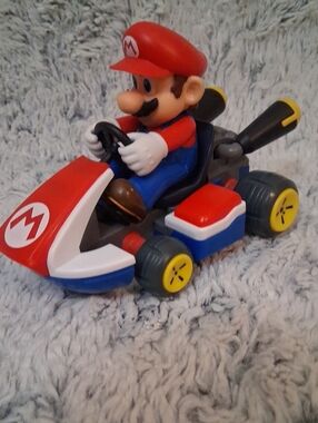 Collactable Red Mario-style Racing Kart Toy with Character Driver